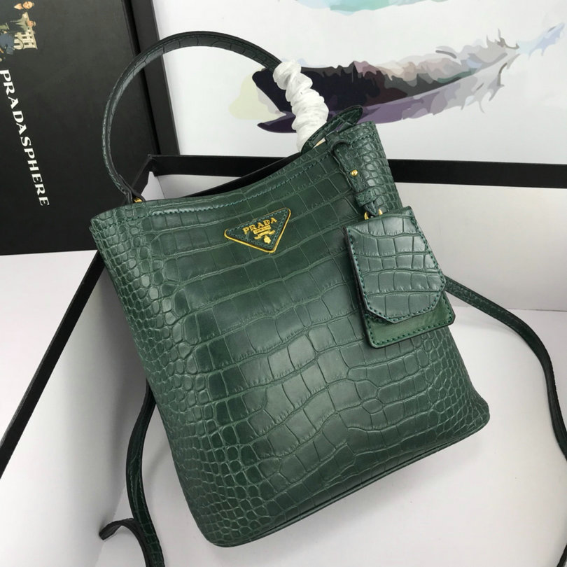 Wholesale Cheap AAA Designer Handbags for Women