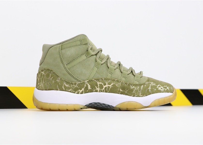 WMNS Air Jordan 11 Retro AR0715-200